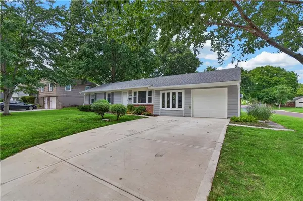 8100 W 92nd TER, Overland Park, KS 66212