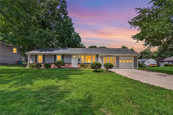 8100 W 92nd TER, Overland Park, KS 66212