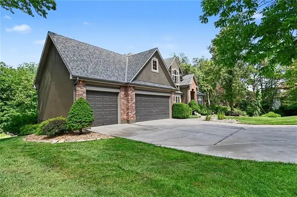 4301 SE Willow Place CT, Blue Springs, MO 64014