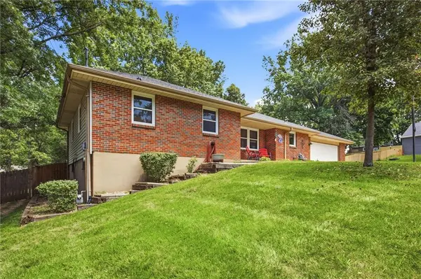 123 Grove AVE, Bonner Springs, KS 66012