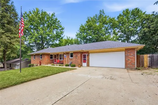 123 Grove AVE, Bonner Springs, KS 66012