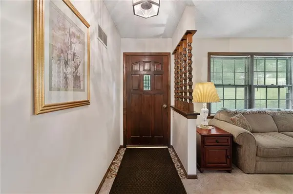 10305 NW Meadow Lane CIR, Kansas City, MO 64152