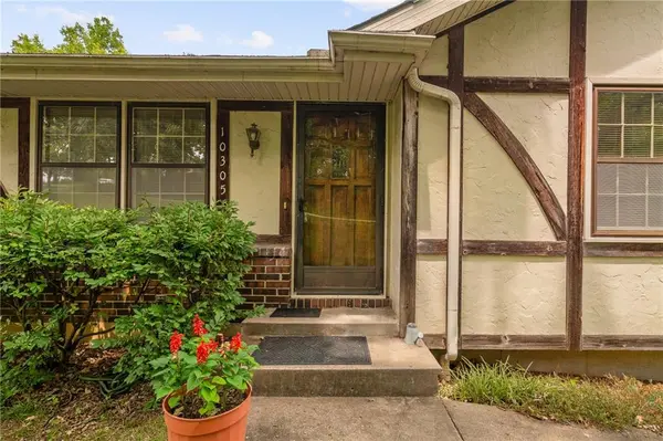 10305 NW Meadow Lane CIR, Kansas City, MO 64152