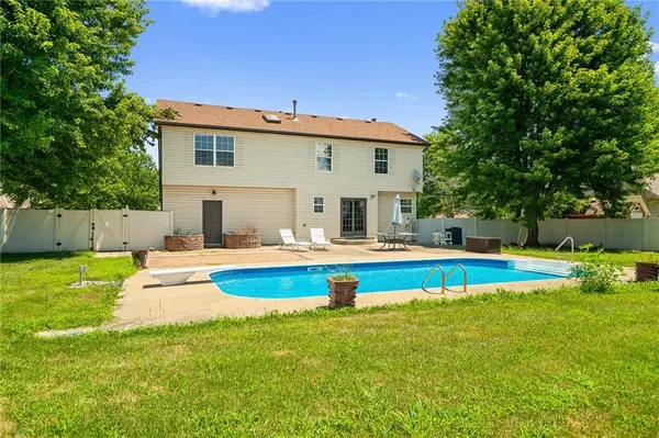 711 Owl Creek Pkwy, Odessa, MO 64076
