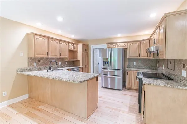 1885 W Timber Ridge DR, Sedalia, MO 65301