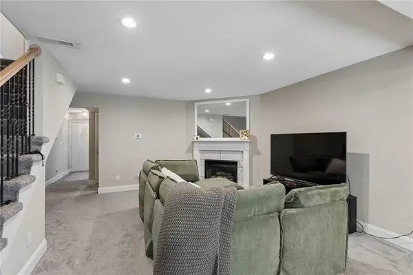 10657 E 46th ST, Kansas City, MO 64133