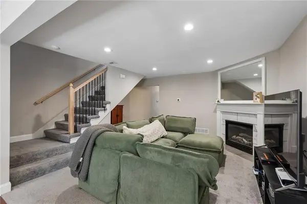 10657 E 46th ST, Kansas City, MO 64133