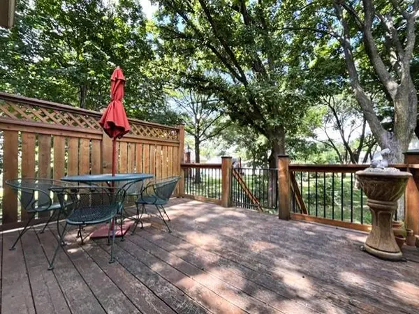 10004 Cody ST, Overland Park, KS 66214