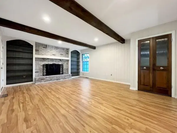 10004 Cody ST, Overland Park, KS 66214