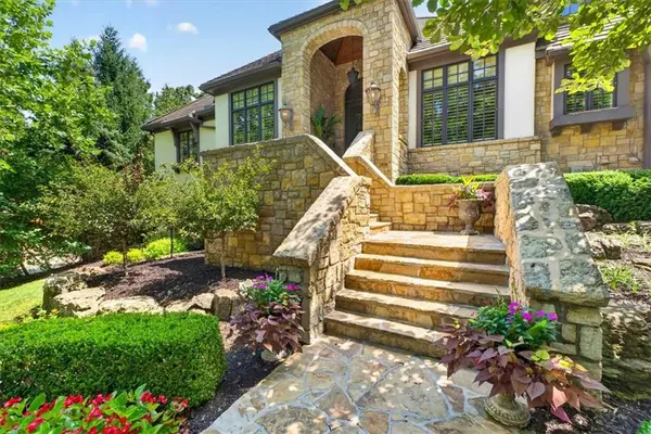 200 Hever Knoll ST, Loch Lloyd, MO 64012