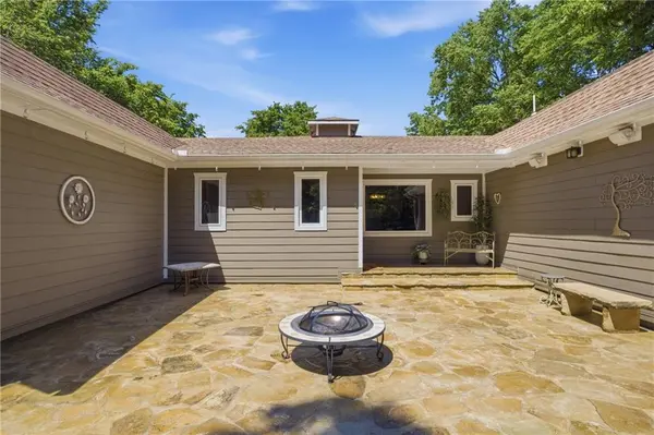 25045 W 215 ST, Spring Hill, KS 66083