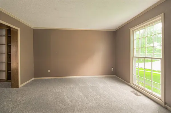 12100 Beverly ST, Overland Park, KS 66209
