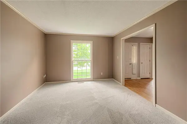 12100 Beverly ST, Overland Park, KS 66209