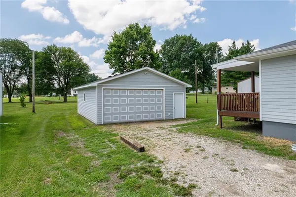 514 E 7th ST, Hamilton, MO 64644