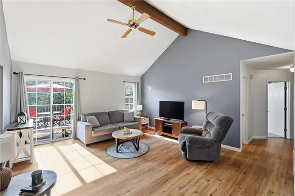 528 NW 41st ST, Blue Springs, MO 64015