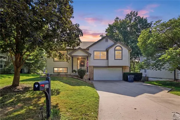 528 NW 41st ST, Blue Springs, MO 64015