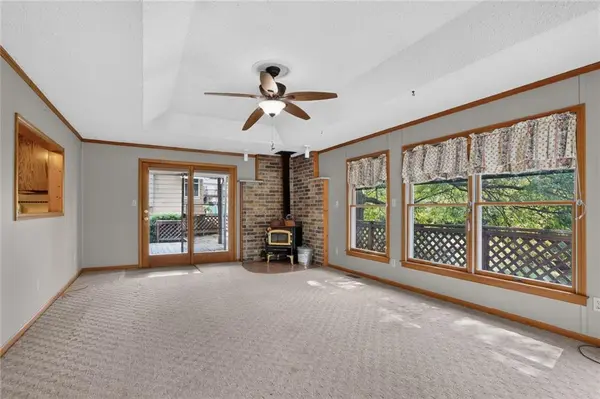 5823 N Ava TER, Kansas City, MO 64151