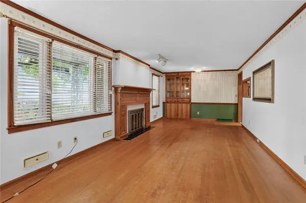 5823 N Ava TER, Kansas City, MO 64151
