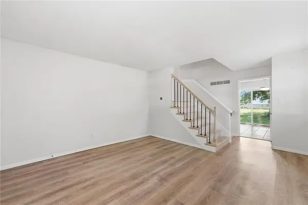 8709 N Hull AVE, Kansas City, MO 64154