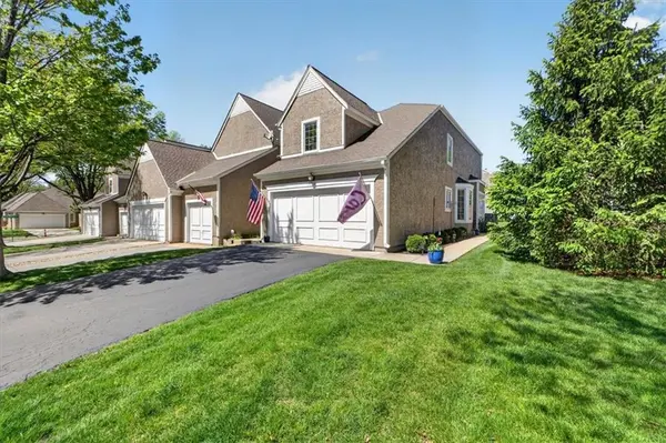 6716 W 126th ST, Leawood, KS 66209