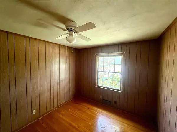 11812 E 48th ST, Kansas City, MO 64133