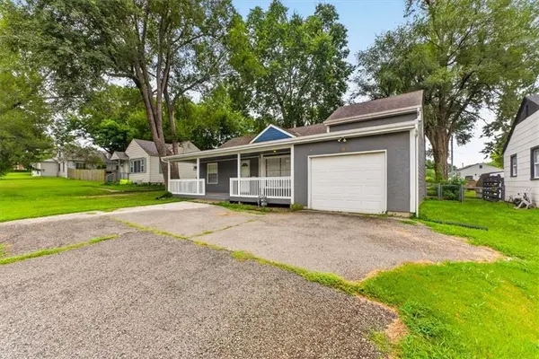 207 W North AVE, Belton, MO 64012