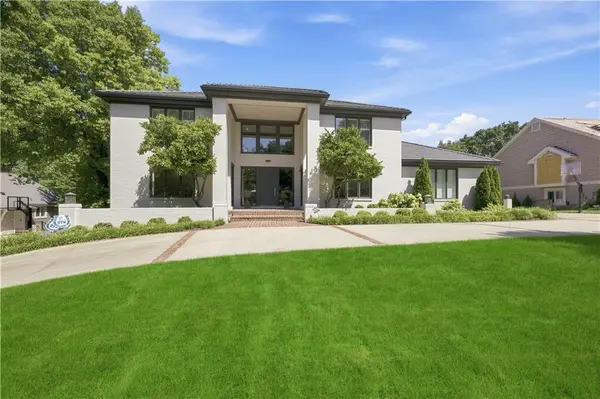 3048 W 118th TER, Leawood, KS 66211