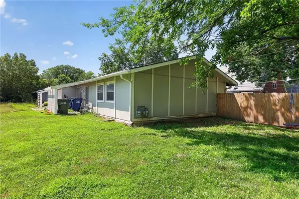3209 Rainier DR, Lawrence, KS 66047