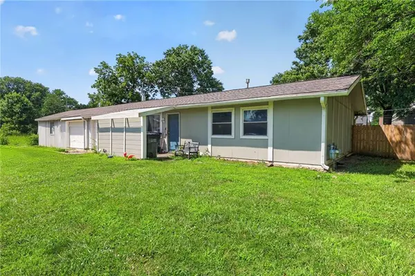 3209 Rainier DR, Lawrence, KS 66047