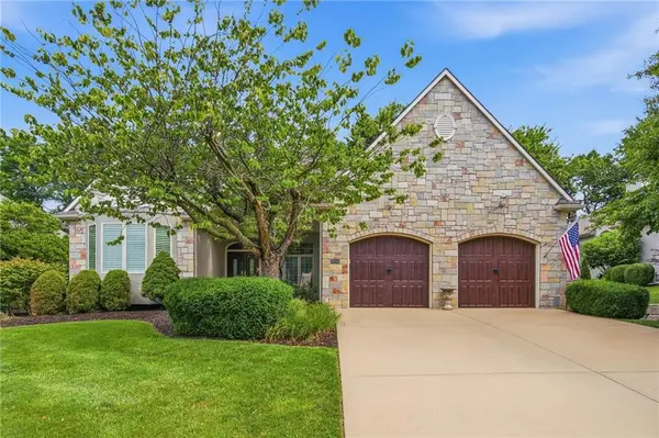 9806 W 125th TER, Overland Park, KS 66213