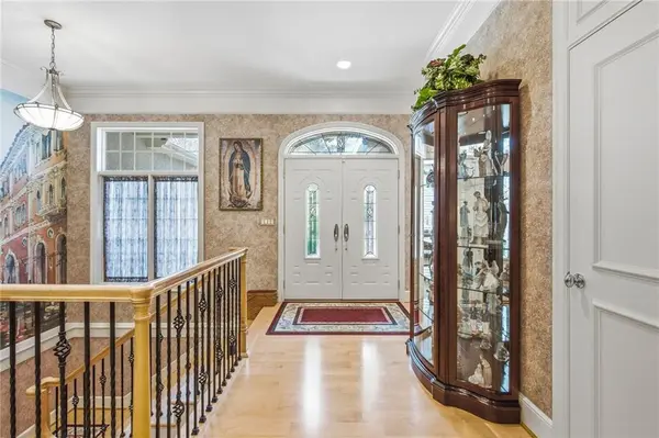 9806 W 125th TER, Overland Park, KS 66213