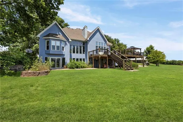 5253 W 215th ST, Bucyrus, KS 66013