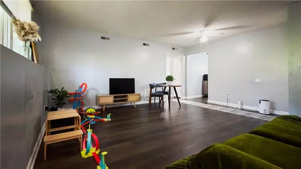 704 NE Ball DR, Lee's Summit, MO 64086