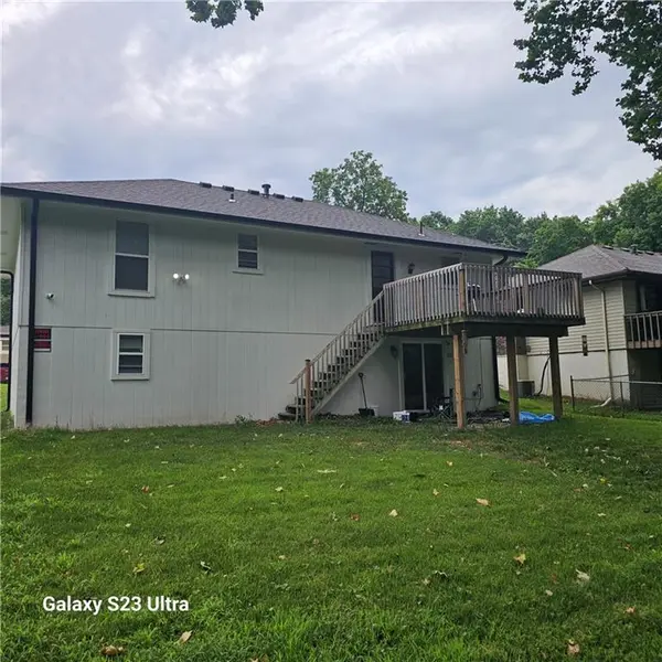 6116 N Broadway ST, Gladstone, MO 64118