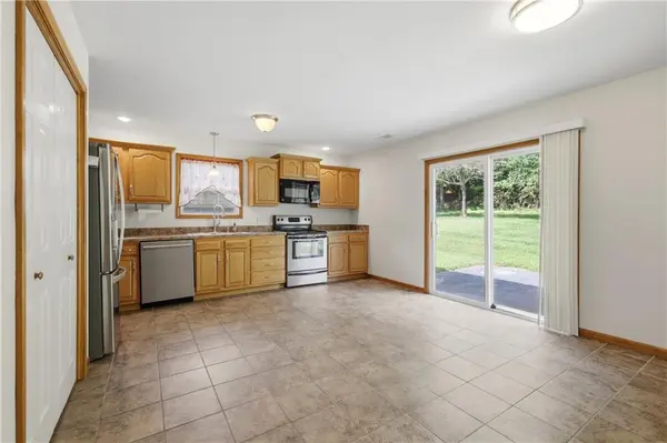 392 Hazelwood DR, Warrensburg, MO 64093