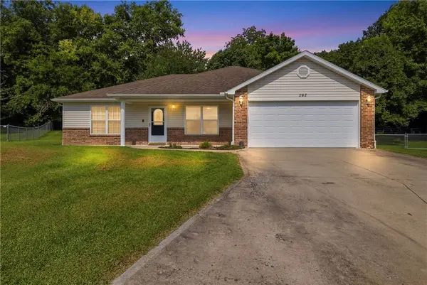 392 Hazelwood DR, Warrensburg, MO 64093