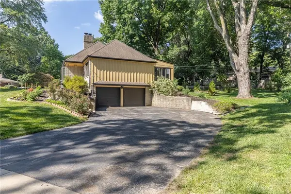 4934 Howe DR, Roeland Park, KS 66205