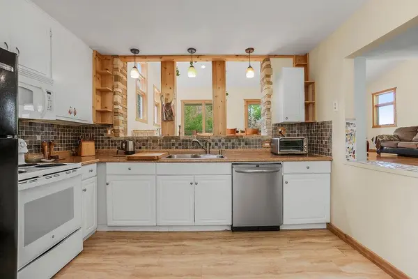 11525 S Clare RD, Olathe, KS 66061