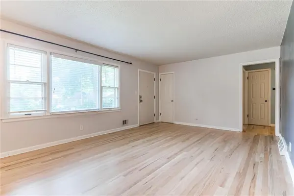 8348 Locust ST, Kansas City, MO 64131
