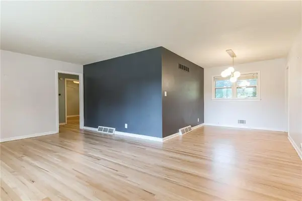 8348 Locust ST, Kansas City, MO 64131