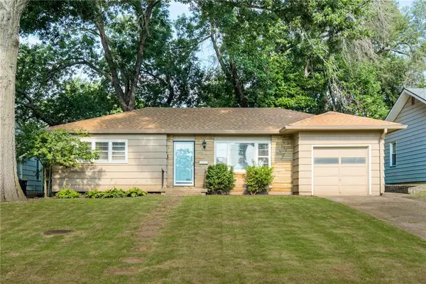 8348 Locust ST, Kansas City, MO 64131
