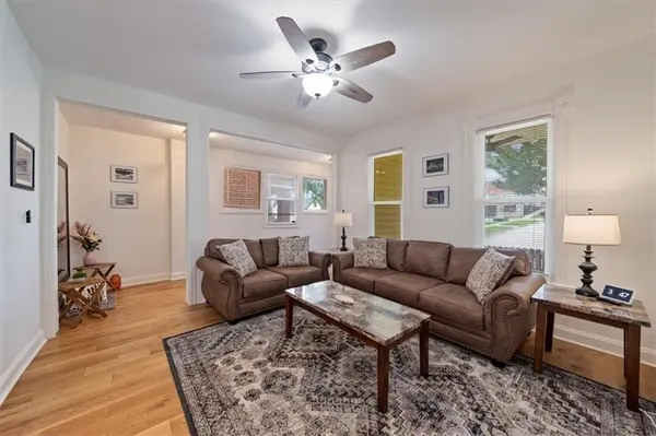 3921 Central ST, Kansas City, MO 64111