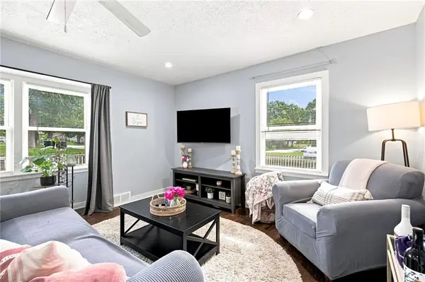 307 SE 6th ST, Lee's Summit, MO 64063