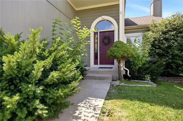 14866 S Summit ST, Olathe, KS 66062