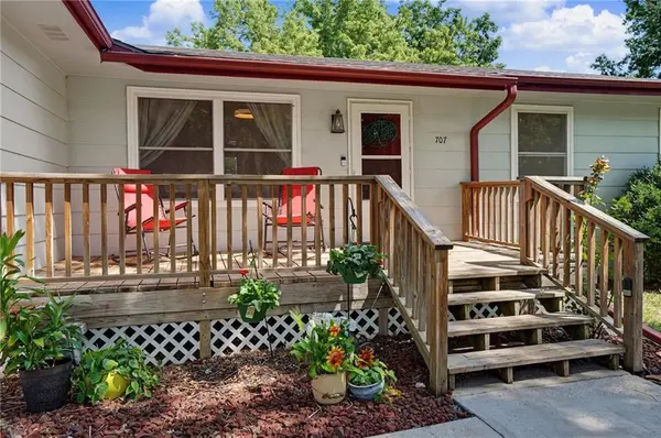 707 E 3rd ST, Ottawa, KS 66067