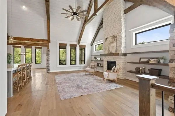 105 NW Ambersham DR, Lee's Summit, MO 64081