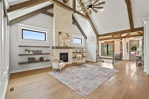 105 NW Ambersham DR, Lee's Summit, MO 64081