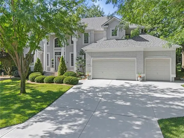 1629 SW Hedgewood LN, Lee's Summit, MO 64081