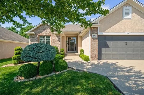 804 NW Cedar LN, Grain Valley, MO 64029