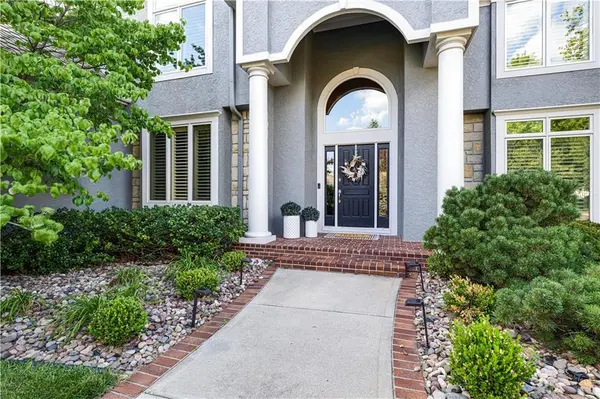 6000 W 142 ST, Overland Park, KS 66223